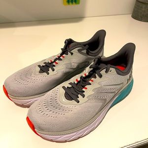 Mens HOKA ultra cushion 11D. Like new!